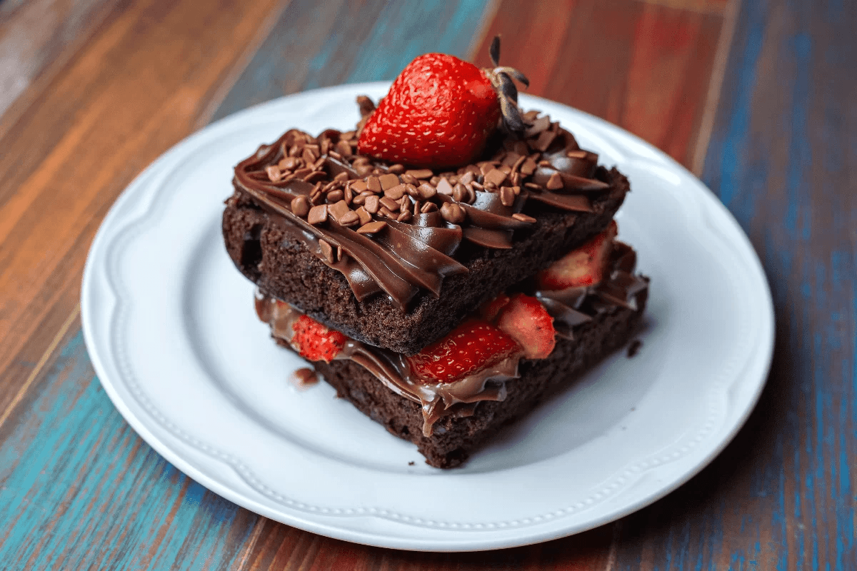 Receita de Bolo de Chocolate Light e Morango